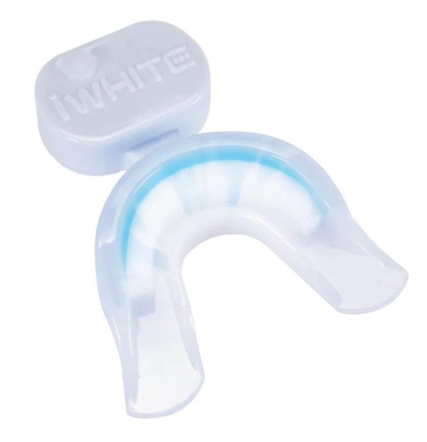 In nur 5 x 40 Minuten schöne weiße Zähne: iWHITE kann daheim angewandt werden.