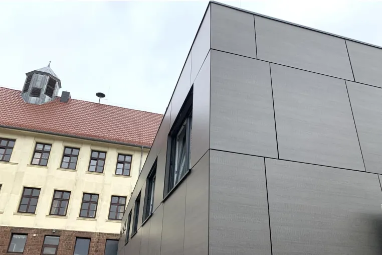 Bild: Temporäres Bauen im Bestand mit Hybridmodulen von Adapteo