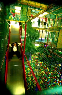 Bild: Kindertipps fürs Herbstwetter: Seeräuber im Hallenbad, Kirmes im Hotel