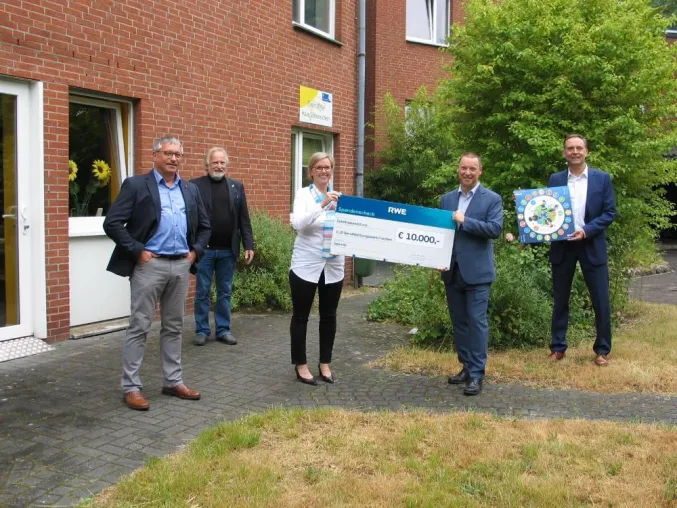 Spende von 10.000 Euro Deutscher Arbeitsschutzpreis von RWE Power AG an das CJD Frechen Bild: Spende von 10.000 Euro Deutscher Arbeitsschutzpreis von RWE Power AG an das CJD Frechen