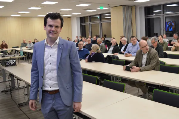 Bild: Intelligente Roboter und lernende Produktionssysteme