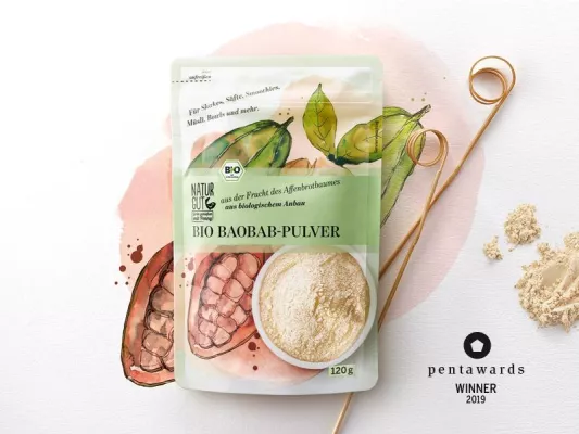 Bild: HAJOK Design erhält einen Pentawards für Naturgut Superfood Pulver von PENNY