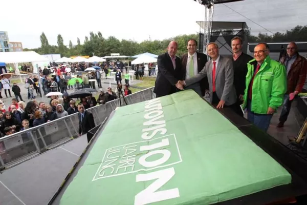 Volkswagen-Tochter AutoVision GmbH feierte das 10jährige Bestehen mit Chart-Stürmer Jupiter Jones Bild: Volkswagen-Tochter AutoVision GmbH feierte das 10jährige Bestehen mit Chart-Stürmer Jupiter Jones