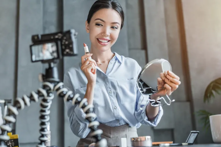 Influencer Steuerrecht: Steuerermittlungen gegen Influencer Bild: Influencer Steuerrecht: Steuerermittlungen gegen Influencer