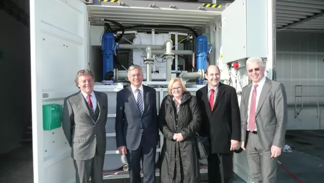 Bild: Minister Stöger besucht innovativen Stromspeicher-Spezialisten
