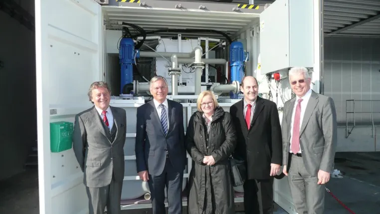 Bild: Minister Stöger besucht innovativen Stromspeicher-Spezialisten