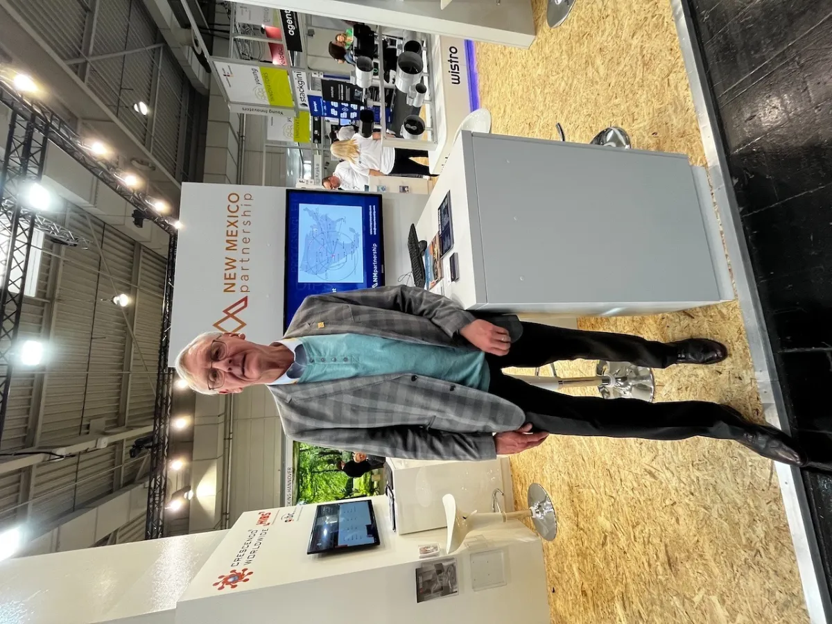 Christian Mohrdieck am Stand von New Mexico auf der Hannover Messe   (© Thomas  Aurich)