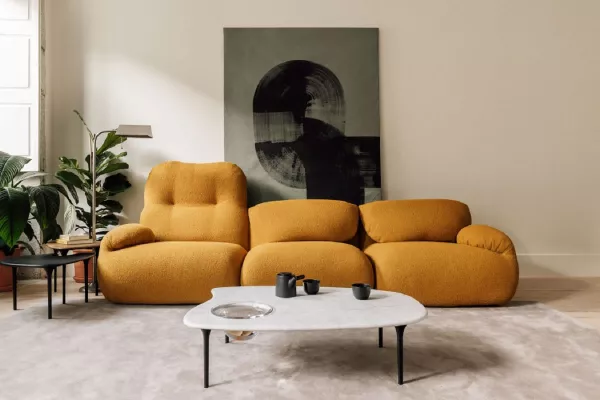 Bild: Herman Miller präsentiert Sofa Luva und Tisch Cyclade von Gabriel Tan