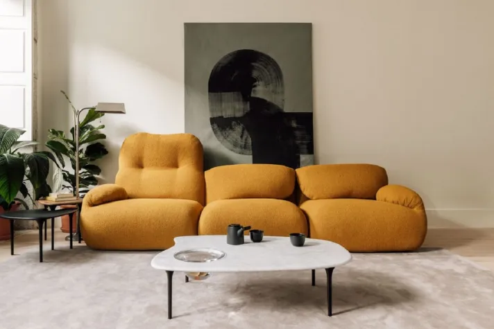 Bild: Herman Miller präsentiert Sofa Luva und Tisch Cyclade von Gabriel Tan