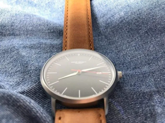 EINE UHR ERZÄHLT VON FREIHEIT, UNABHÄNGIGKEIT UND SELBSTBESTIMMUNG Bild: EINE UHR ERZÄHLT VON FREIHEIT, UNABHÄNGIGKEIT UND SELBSTBESTIMMUNG