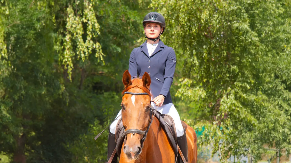 Isabella Stampf ist Hufbearbeiterin in Niederösterreich mit Herz und Verstand und bietet individuell (© Isabella Stampf - Hufbearbeiterin in Niederösterreich)