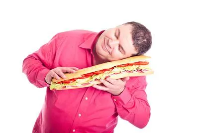 Bild: Schlafmangel steigert den Appetit