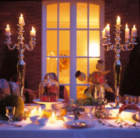 Magische Mittsommernacht im Schein der Kerzen Bild: Magische Mittsommernacht im Schein der Kerzen