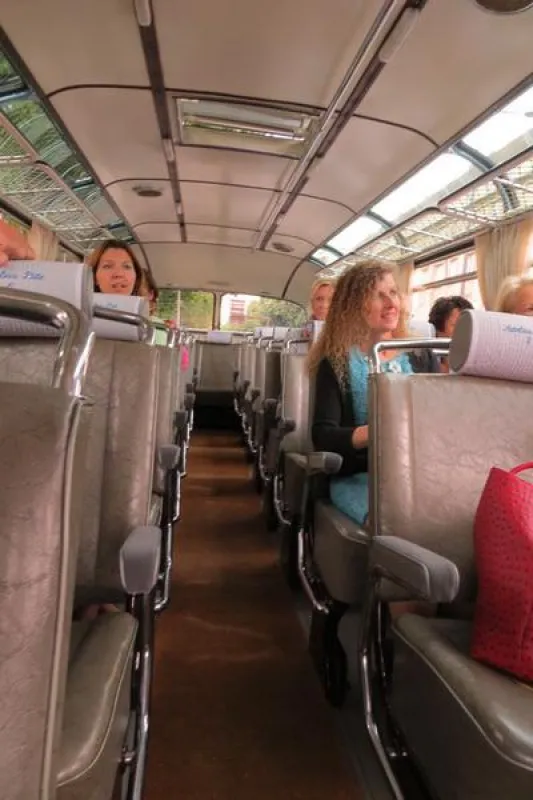 Ellen Kamrad organisierte anlässlich eines Firmenausflugs eine Tour im Oldtimerbus