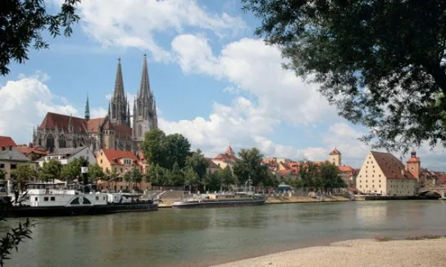 Bild: Sorat Insel-Hotel Regensburg - Urlaub an der Donau inklusive Donauwelle