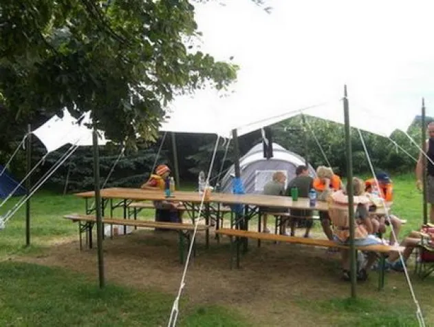 Bild: Ein Platz an der Sonne im Verreiser-Camp