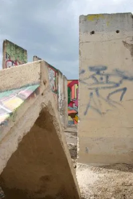 Zwischenlager oder 20 Jahre danach - künstlerische Auseinandersetzung zum Mauerfall Bild: Zwischenlager oder 20 Jahre danach - künstlerische Auseinandersetzung zum Mauerfall