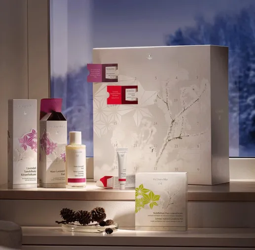 Stimmungsvolle Weihnachten mit den Dr. Hauschka Wintergeschenken Bild: Stimmungsvolle Weihnachten mit den Dr. Hauschka Wintergeschenken