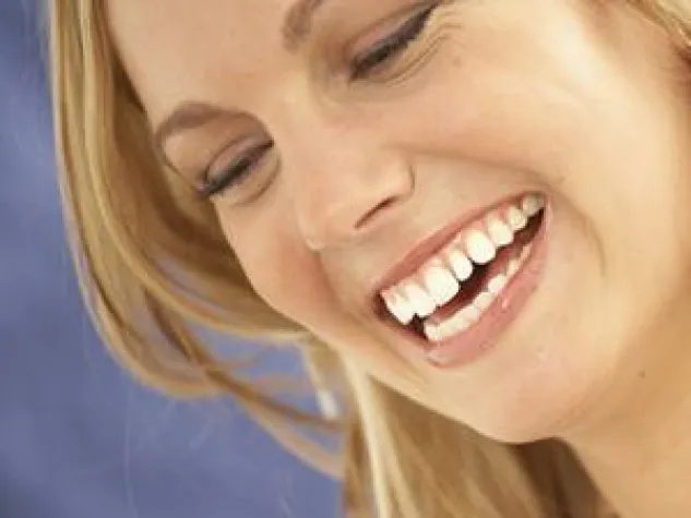 Bild: Zahnersatz Müller schenkt Patienten die ZahnersatzCard