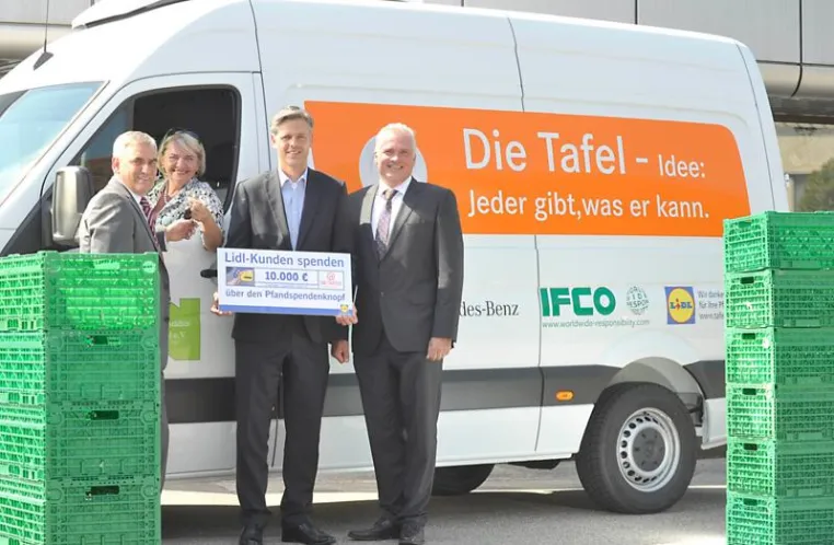 Bild: IFCO unterstützt Ingolstädter Tafel mit Fahrzeugsponsoring und Mehrwegbehältern