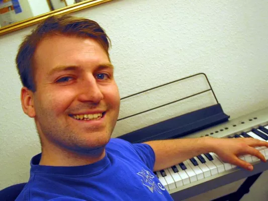 Musikproduzent Sören Schnabel belustigt mit Sörenstagesschau bei Instagram! Bild: Musikproduzent Sören Schnabel belustigt mit Sörenstagesschau bei Instagram!