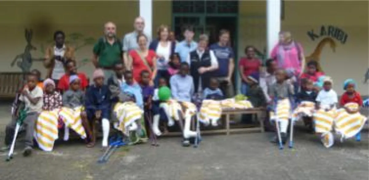 Das Feuerkinder-Team mit Patienten_(c) Foto_privat