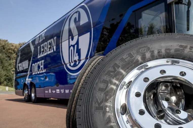 Bild: Jetzt läuft alles rund: Schalke fährt auf Kumho vor