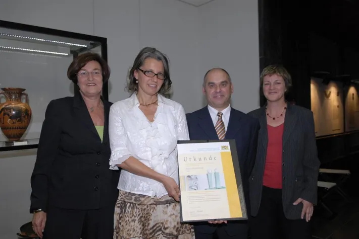 Bayerischer Frauenförderpreis 2008 - Auszeichnung RAPUNZEL NATURKOST als Best-Practice-Unternehmen Bild: Bayerischer Frauenförderpreis 2008 - Auszeichnung RAPUNZEL NATURKOST als Best-Practice-Unternehmen