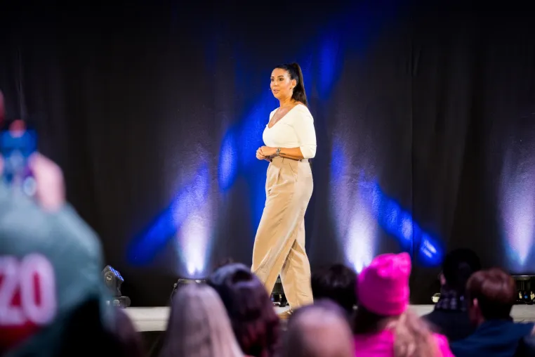 Familien gehen ohne Schlaf zu Grunde: Schlafcoach begeistert bei Speaker Slam Bild: Familien gehen ohne Schlaf zu Grunde: Schlafcoach begeistert bei Speaker Slam