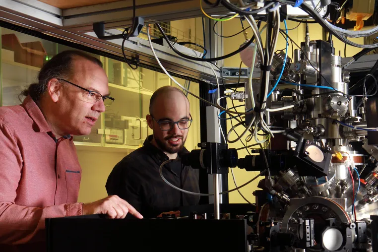 Bild: Atomare Josephson-Kontakte: Wie Bose-Einstein-Kondensate Shapiro-Stufen nachbilden