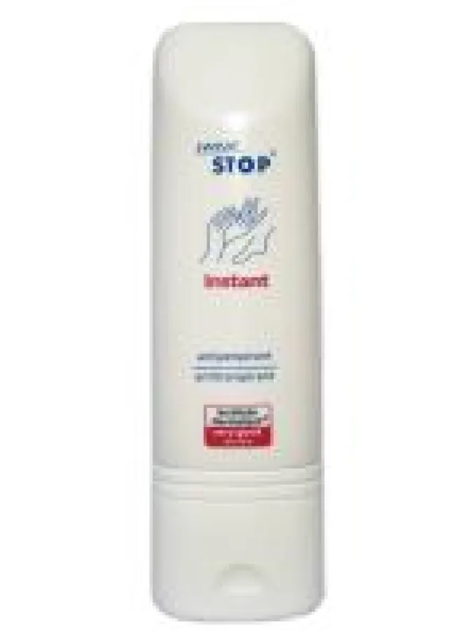 „SweatStop® Instant“ hilft bei starker Transpiration und Hyperhidrose an Händen oder Füssen. Dank der hautfarbenen Tönung ist sie unsichtbar und die Feuchtigkeit wird für mehrere Stunden abgestellt. 1