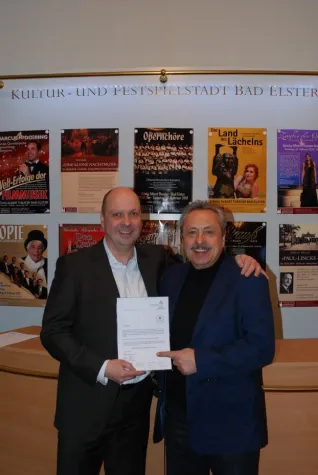 Bild: "Stumpi" wird Ehrenkünstler im König Albert Theater