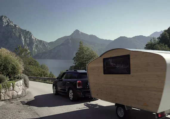 Bild: Wohlig und nachhaltig reisen im Caravan aus Lärchenholz