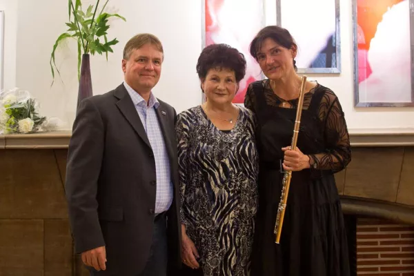 Bild: Bärbel Luft entführt mit kreativer Makrofotografie in surreale Farbwelten