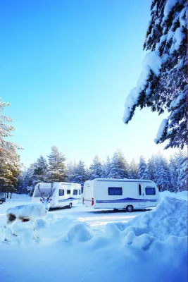 Bild: Wintercamping: Mit Caravan oder Reisemobil in den Schnee