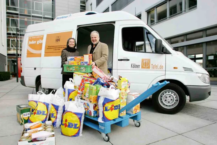 Pressemeldung: CHEP spendet über tausend Lebensmittel an "Kölner Tafel" Bild: Pressemeldung: CHEP spendet über tausend Lebensmittel an "Kölner Tafel"