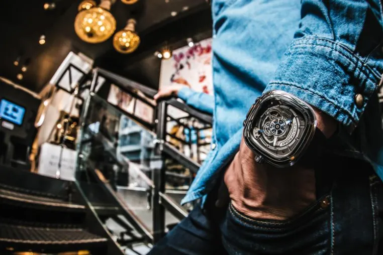 SEVENFRIDAY launcht neue S-Serie Bild: SEVENFRIDAY launcht neue S-Serie