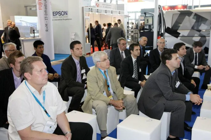 Bild: Intelligente Volkswirtschaften führen Mitarbeiter durch Vertrauen