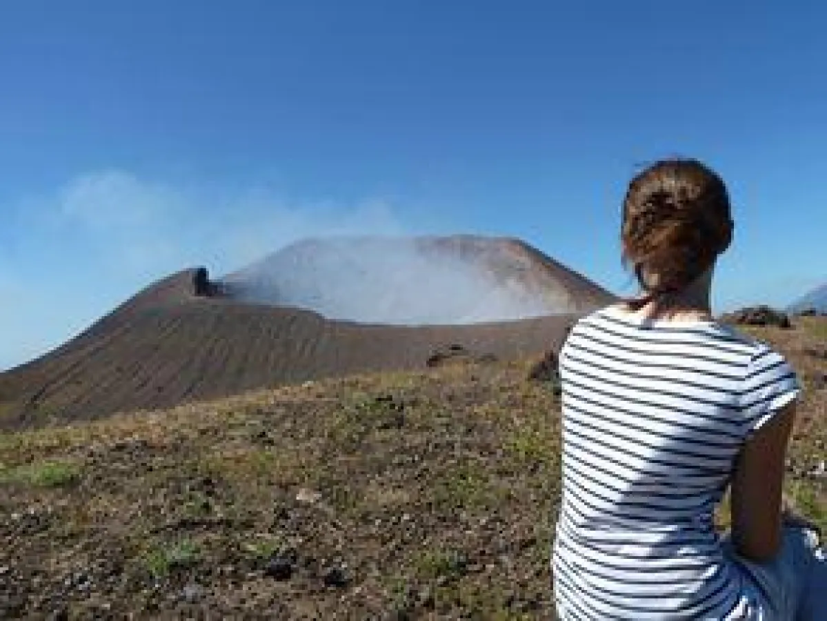 Rauch steigt auf aus dem aktiven Vulkan Telica im Westen von Nicaragua.