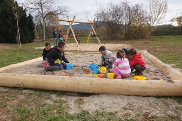 Bild: Technik trifft Spielplatz vioma und Gartenbau Lang unterstützen Spielplatz-Projekt in Offenburg