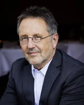 Bild: „ Mutter kommt, wir halten durch“ Lesung mit Rainer Moritz in der Buchhandlung Hoffmann in Eutin