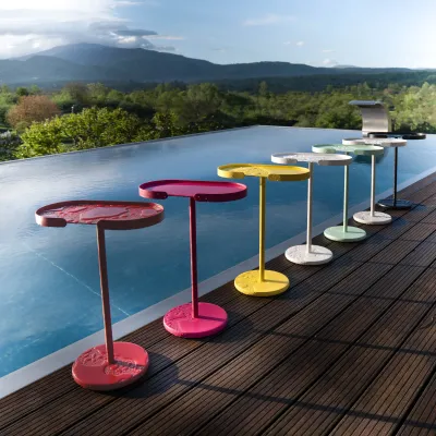 Bild: Farb-Highlight indoor und outdoor:  Der Beistelltisch STAN von Siqual Design. Made in Europe.