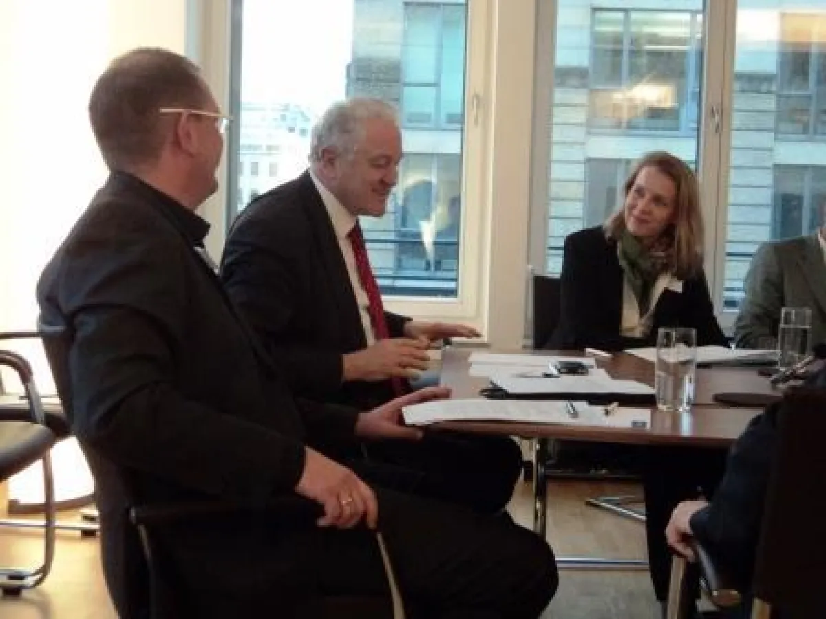 v.l.: Uwe Mommert, Prof. Manfred Pohl, Julia Claren