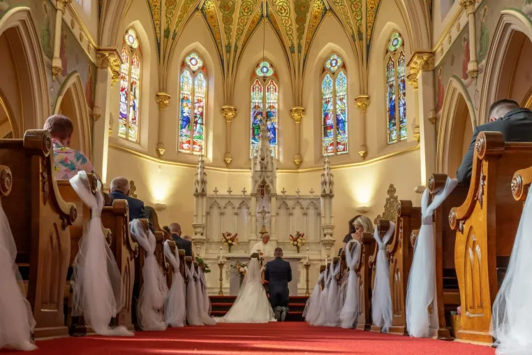 Bild: Heiraten mit Gottes Segen: Die Bedeutung der kirchlichen Trauung