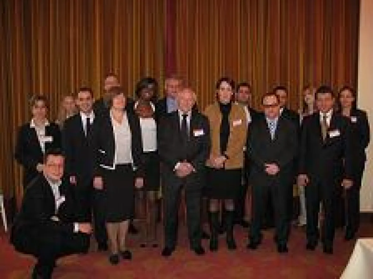 Birgit Kapp und Cornelia Moser (rechts hinten) bei TRA-Treffen in Paris
