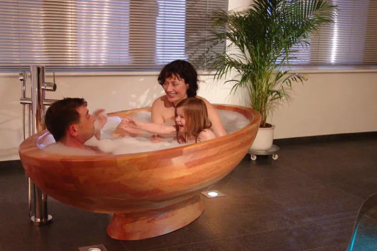 Bild: Baden in Holz