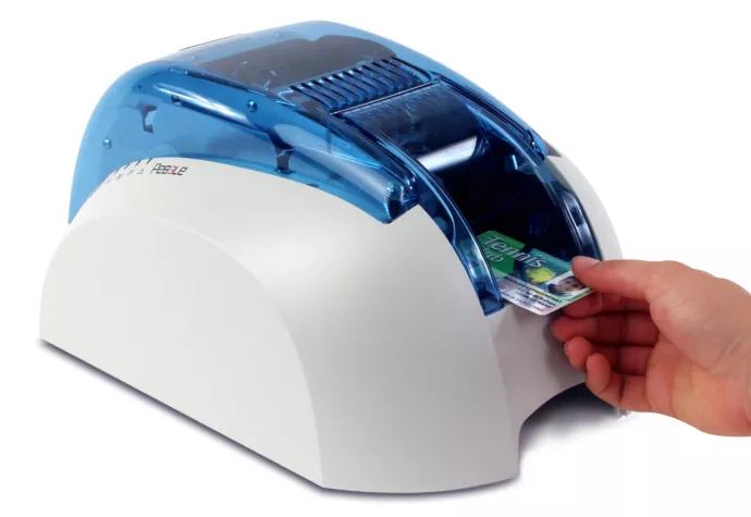 Bild: Plastikkartendrucker für unter 1900 Euro: der Pebble 3 von Intersider