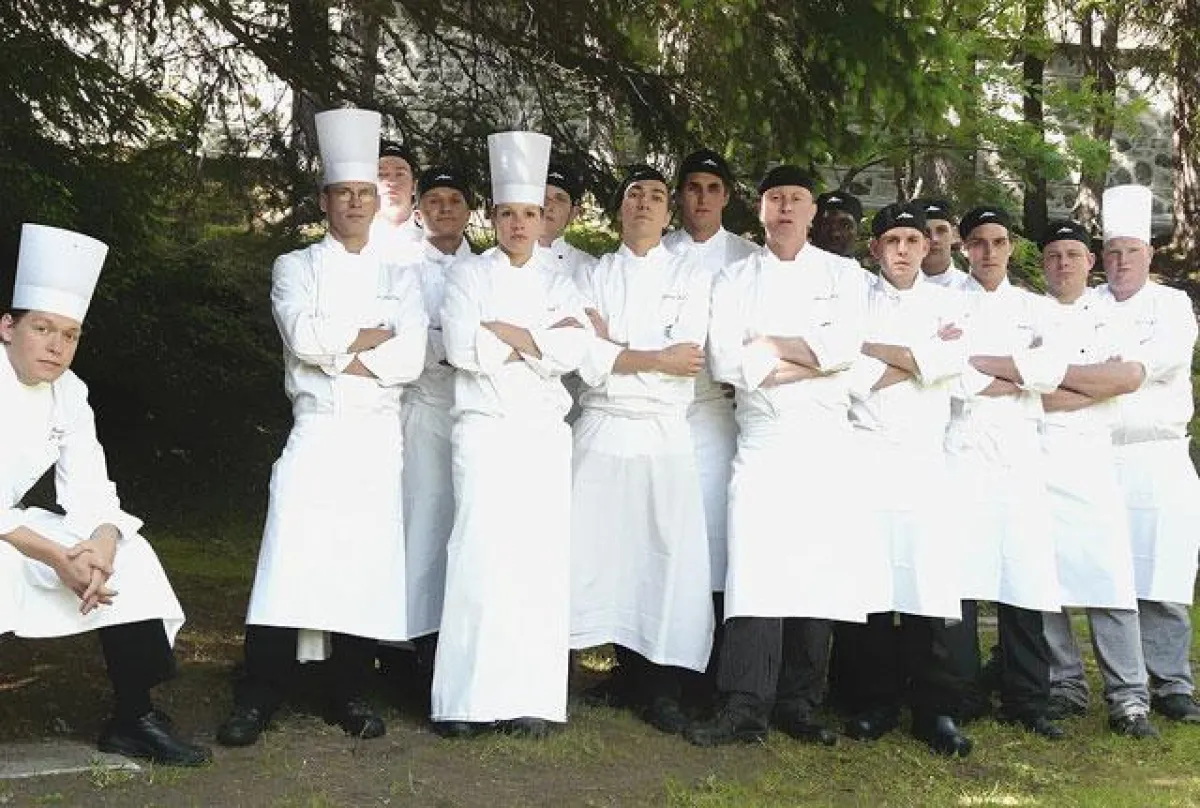 Mattias Roock (li.) und die Küchenbrigade des Kempinski Grand Hotel des Bains, St. Moritz