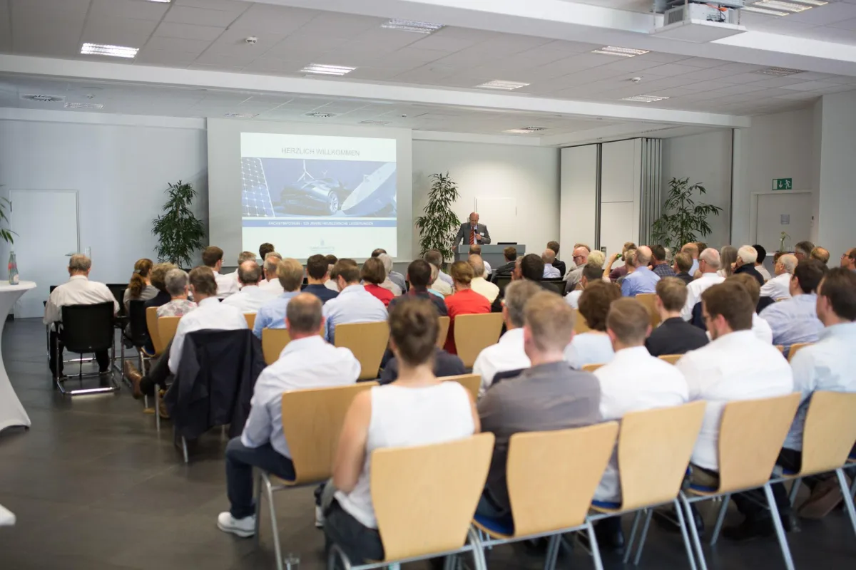 Zahlreiche Interessierte kamen zum Fachsymposium zu Ehren Dr. Fritz Heuslers.