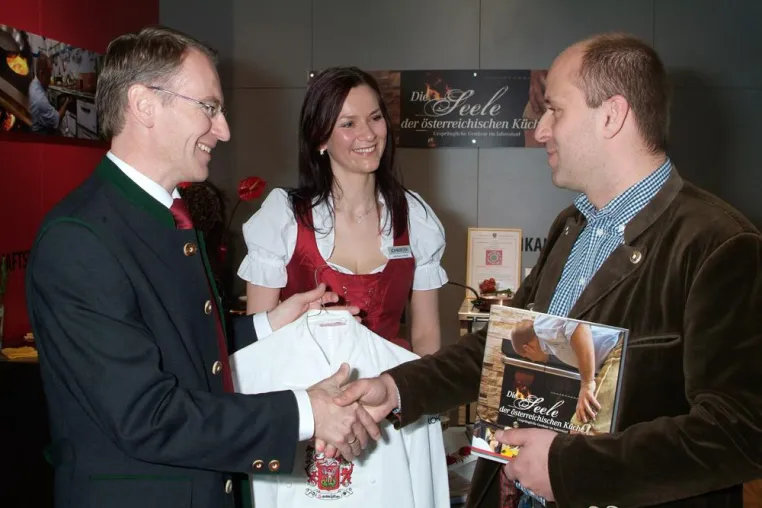 Bild: Lohberger bringt neues Kochbuch für Holzherde auf den Markt